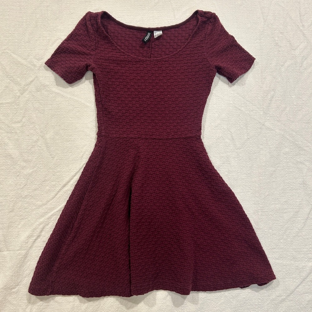 HM Divided Women Burgundy Textured Waffle Knit Skater Dress Short Sleeve Size 4